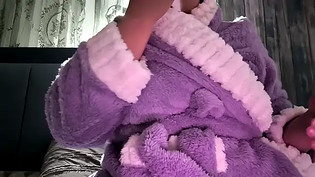 Snapshot of SEXY-ZENA chatting on October 8, 2025, 9:23 pm SEXY-ZENA online show from October 8, 2025, 9:23 pm