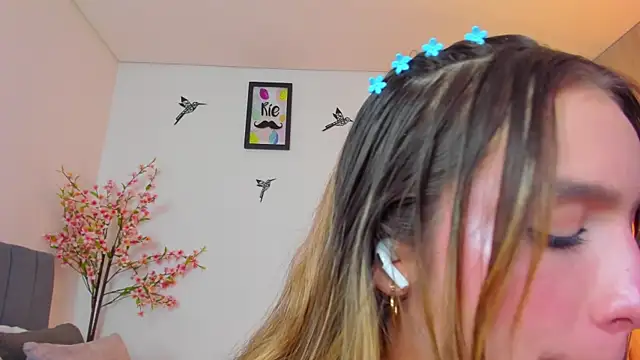 im sarah34 online show from January 22, 2025, 7:03 am