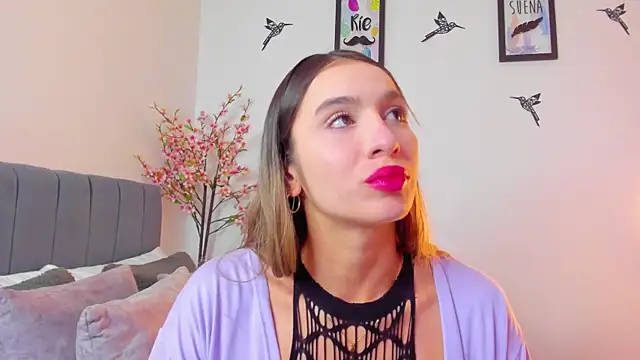 im sarah34 online show from February 5, 2025, 3:55 am