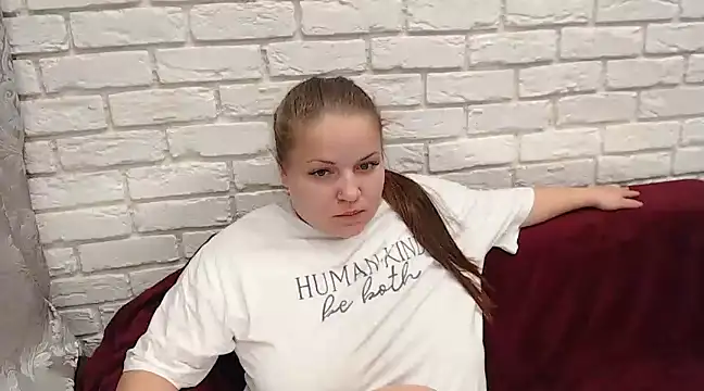 Crazyy girl  online show from February 25, 2025, 5:36 pm