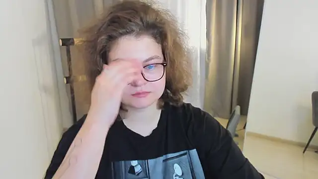 Sashy Way online show from September 18, 2025, 9:28 pm