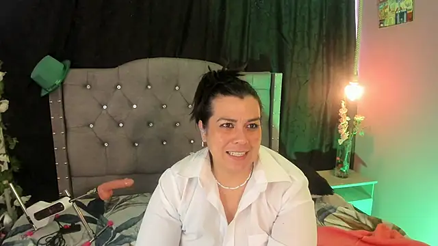 martina foxy  online show from March 18, 2025, 5:53 pm