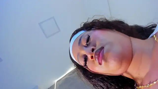 Snapshot of Isa__Blanc chatting on January 6, 2025, 5:30 am Isa Blanc online show from January 6, 2025, 5:30 am