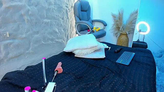 Snapshot of Isa__Blanc chatting on February 13, 2025, 9:20 am Isa Blanc online show from February 13, 2025, 9:20 am