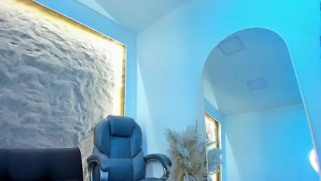 Snapshot of Isa__Blanc chatting on February 27, 2025, 3:04 am Isa Blanc online show from February 27, 2025, 3:04 am