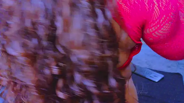 Snapshot of Isa__Blanc chatting on September 16, 2025, 12:11 am Isa Blanc online show from September 16, 2025, 12:11 am