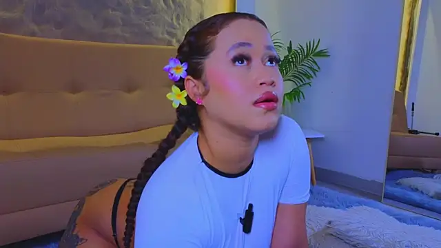 Snapshot of Isa__Blanc chatting on October 6, 2025, 3:15 am Isa Blanc online show from October 6, 2025, 3:15 am