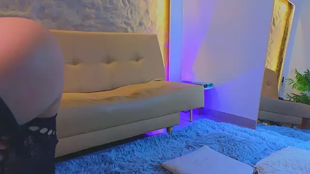 Snapshot of Isa__Blanc chatting on October 20, 2025, 2:34 am Isa Blanc online show from October 20, 2025, 2:34 am