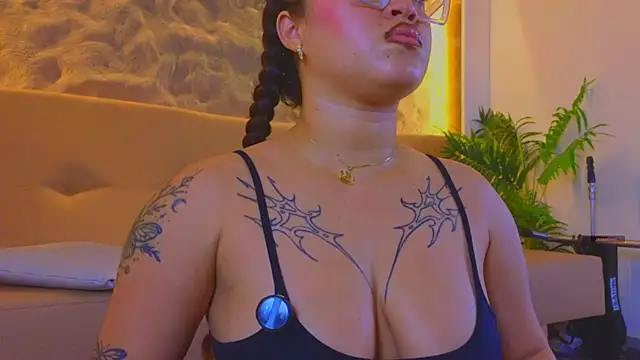 Isa  Blanc online show from November 28, 2025, 3:09 am