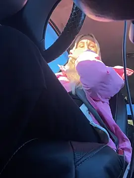 Snapshot of MerlinDave chatting on September 30, 2025, 12:59 am MerlinDave online show from September 30, 2025, 12:59 am