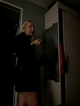 Snapshot of MerlinDave chatting on October 3, 2025, 12:07 am MerlinDave online show from October 3, 2025, 12:07 am