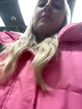 Snapshot of MerlinDave chatting on October 6, 2025, 1:36 am MerlinDave online show from October 6, 2025, 1:36 am