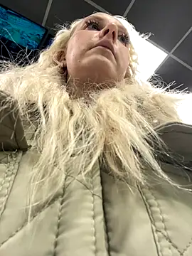 Snapshot of MerlinDave chatting on October 30, 2025, 1:18 am MerlinDave online show from October 30, 2025, 1:18 am