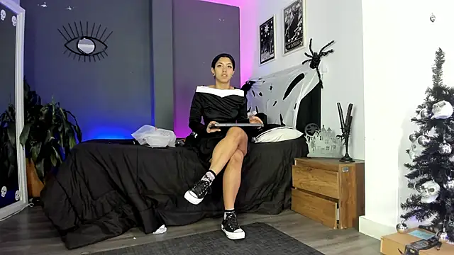 Raven Witch  online show from December 5, 2025, 8:16 pm