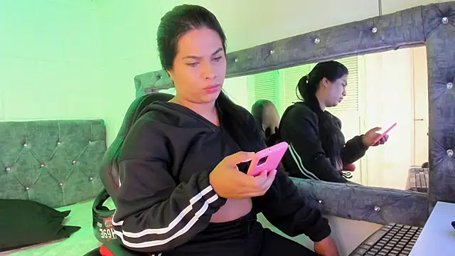 sarajhonson dl online show from January 11, 2025, 12:29 pm