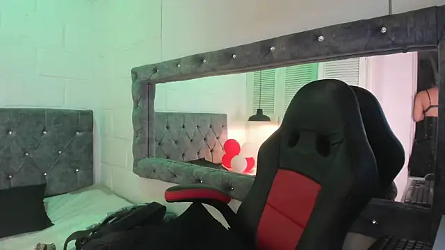 sarajhonson dl online show from February 27, 2025, 8:09 pm