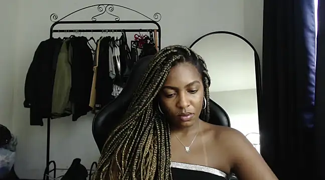 marisilva br online show from February 3, 2025, 9:29 pm