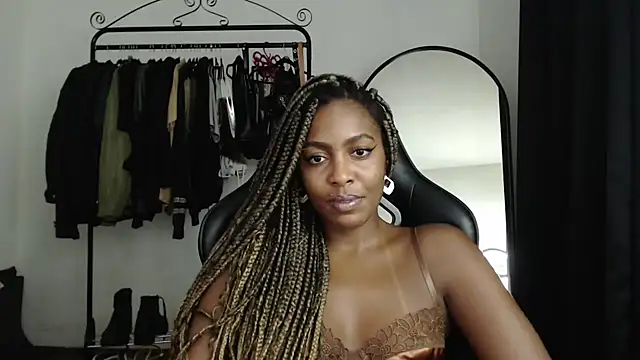 marisilva br online show from February 7, 2025, 10:52 pm