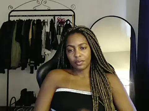 marisilva br online show from February 11, 2025, 2:13 pm