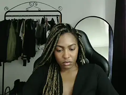 marisilva br online show from February 13, 2025, 1:48 pm