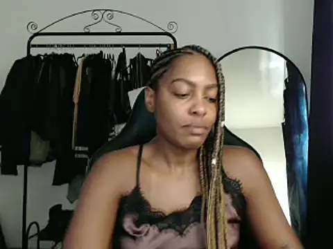 marisilva br online show from February 24, 2025, 2:58 pm