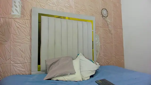 Ammy Connor1 online show from November 11, 2025, 8:31 pm