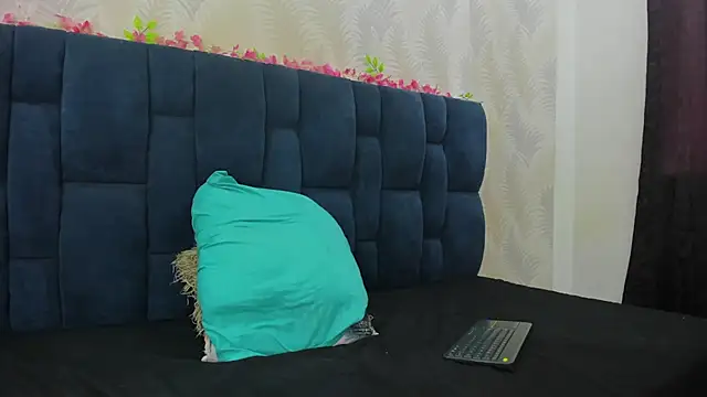 Ammy Connor1 online show from February 16, 2026, 9:00 pm