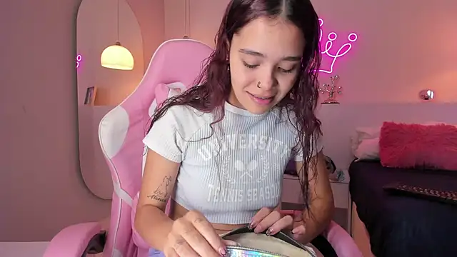 violeth hill online show from March 5, 2025, 8:00 pm