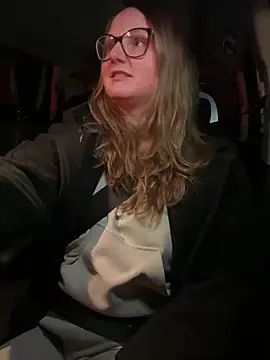 GingerSnap33 online show from December 4, 2024, 2:53 am