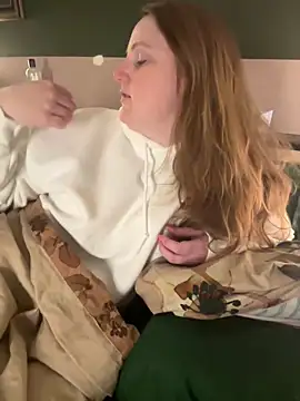 GingerSnap33 online show from February 11, 2025, 3:40 am