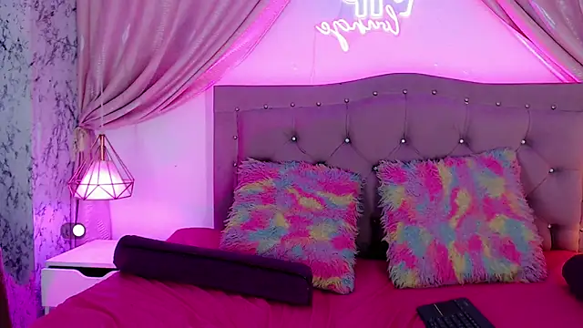 SexyJuliii21 online show from December 7, 2024, 2:42 am