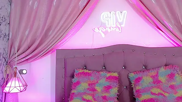 SexyJuliii21 online show from December 12, 2024, 2:37 am