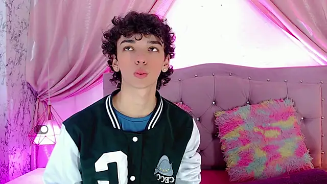 SexyJuliii21 online show from January 27, 2025, 2:42 am