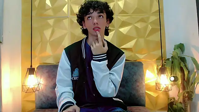 SexyJuliii21 online show from February 5, 2025, 6:56 am