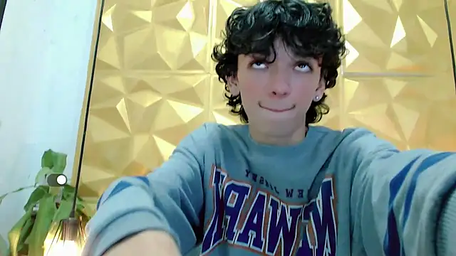 SexyJuliii21 online show from February 13, 2025, 2:45 am