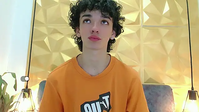 SexyJuliii21 online show from February 24, 2025, 6:49 am