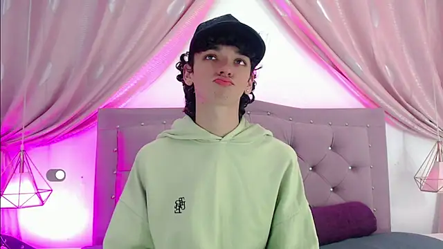 SexyJuliii21 online show from February 28, 2025, 6:54 am