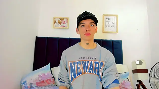 SexyJuliii21 online show from September 20, 2025, 8:43 pm