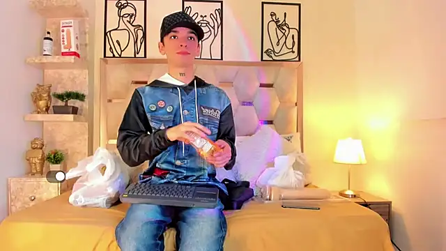 SexyJuliii21 online show from September 24, 2025, 9:07 pm