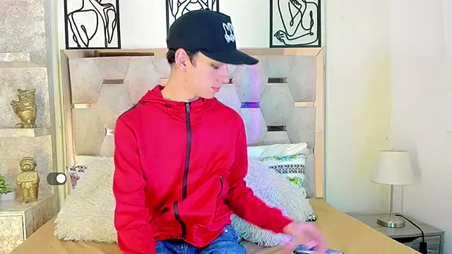 SexyJuliii21 online show from October 9, 2025, 9:57 pm