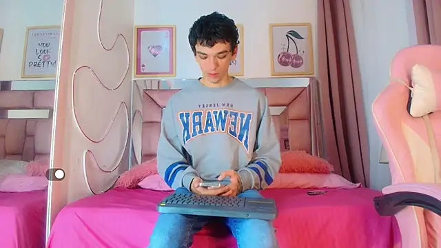 SexyJuliii21 online show from November 7, 2025, 10:21 pm