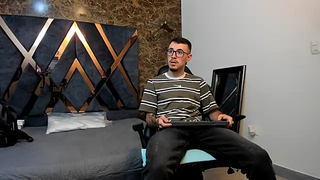Snapshot of CodyWalkerR chatting on February 14, 2025, 5:14 pm CodyWalkerR online show from February 14, 2025, 5:14 pm