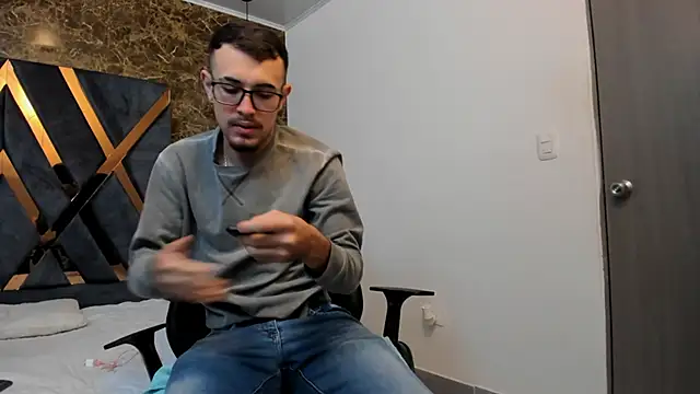 Snapshot of CodyWalkerR chatting on March 5, 2025, 5:08 pm CodyWalkerR online show from March 5, 2025, 5:08 pm