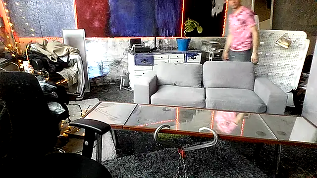Snapshot of RoomBlueWhite chatting on April 8, 2026, 11:21 am RoomBlueWhite online show from April 8, 2026, 11:21 am