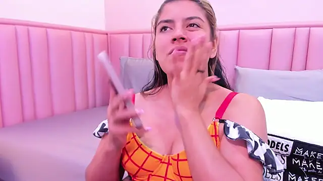 taylor cupper online show from November 17, 2025, 12:27 am