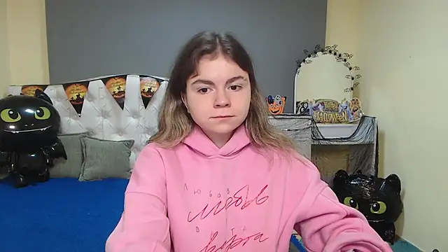 TinaRedly online show from October 31, 2025, 6:47 am