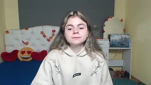 TinaRedly online show from November 16, 2025, 6:46 pm