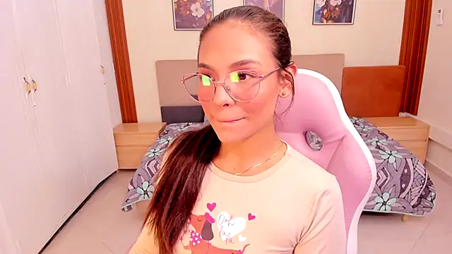 amira cute2 online show from September 21, 2025, 8:38 am