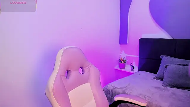 amira cute2 online show from November 4, 2025, 9:19 am