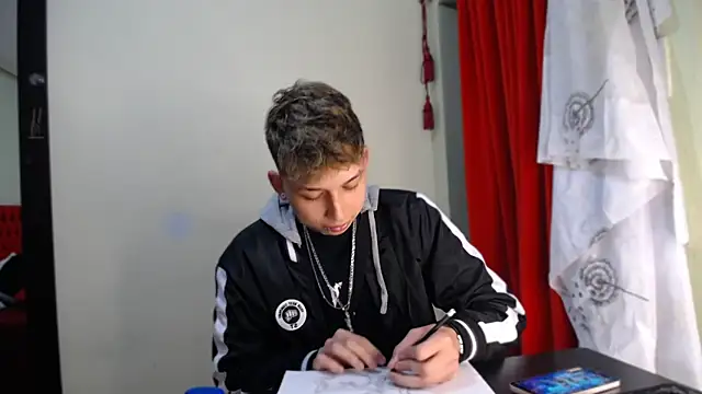  Thomas hot  online show from January 3, 2025, 8:54 pm